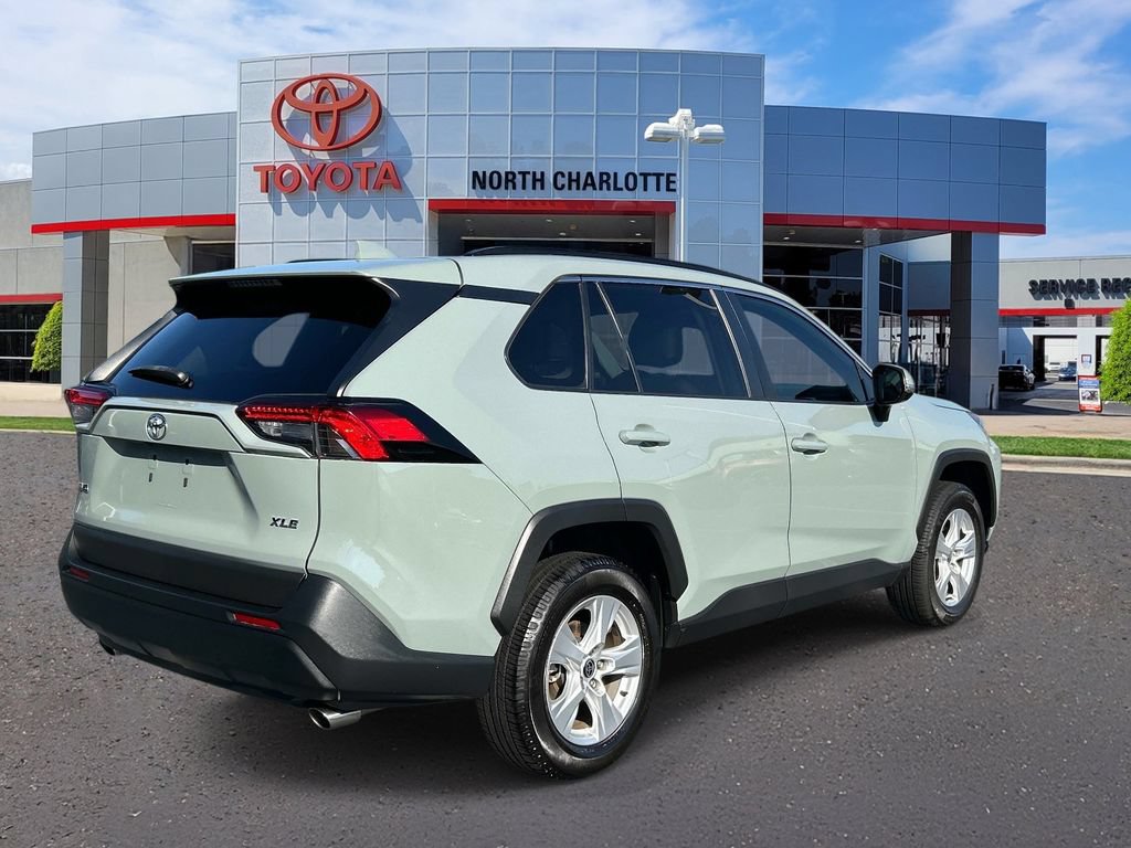 Used 2021 Toyota RAV4 XLE w/ Convenience Package FWD image 7
