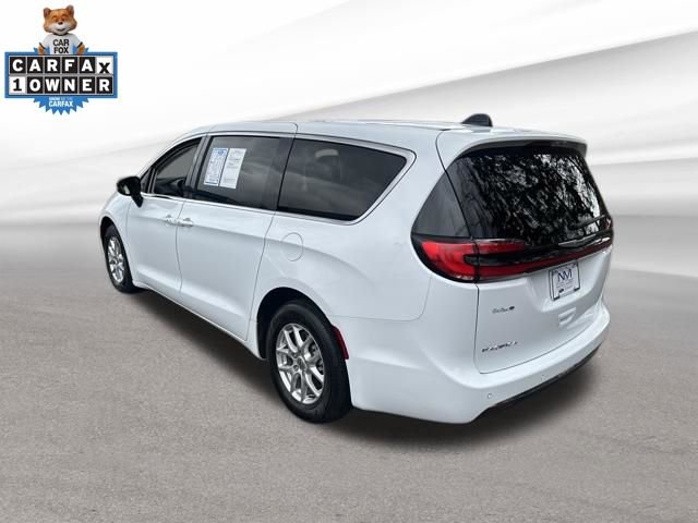Used 2024 Chrysler Pacifica Touring-L image 6