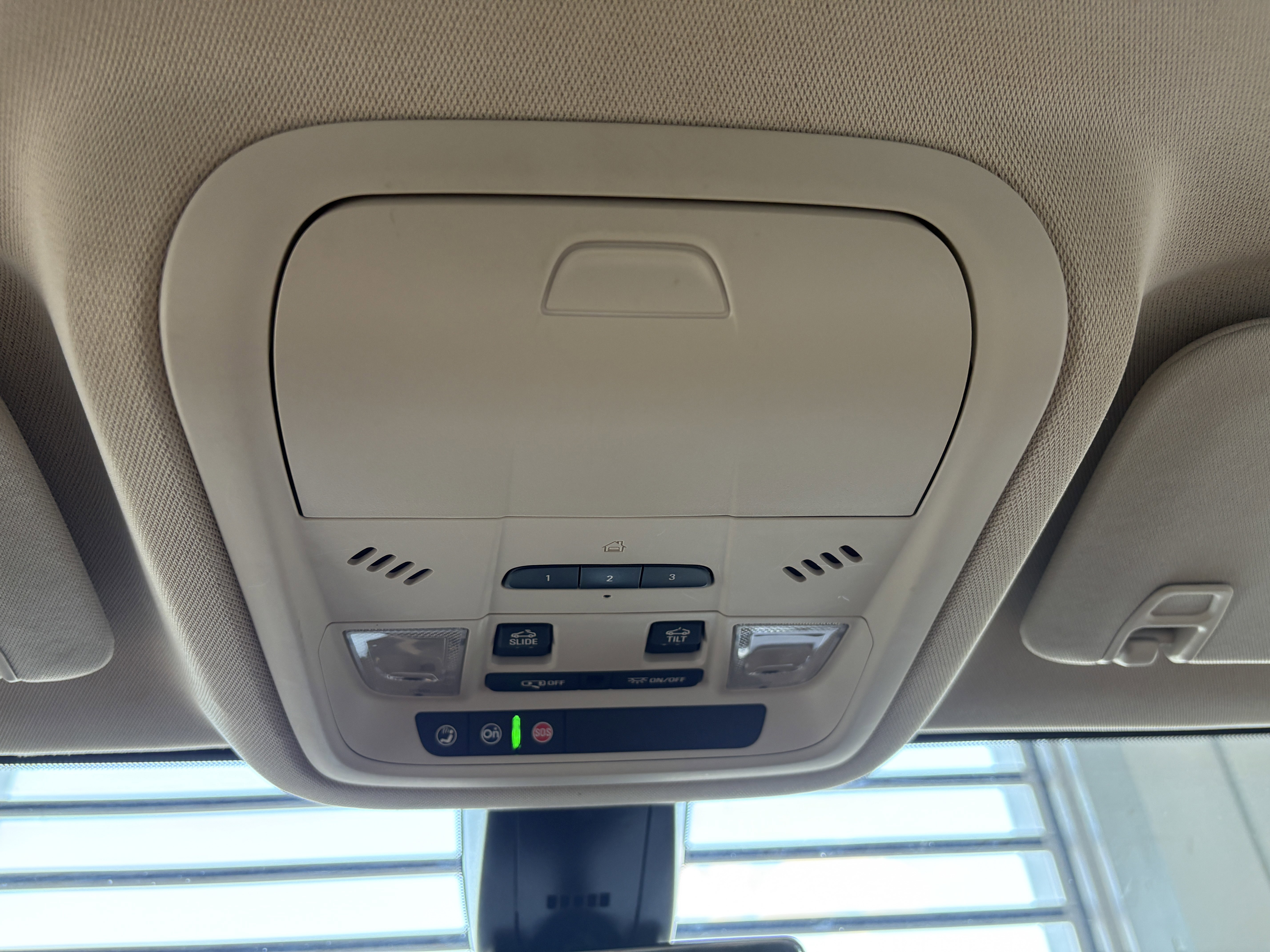 Used 2022 GMC Acadia Denali w/ Denali Ultimate Package image 17