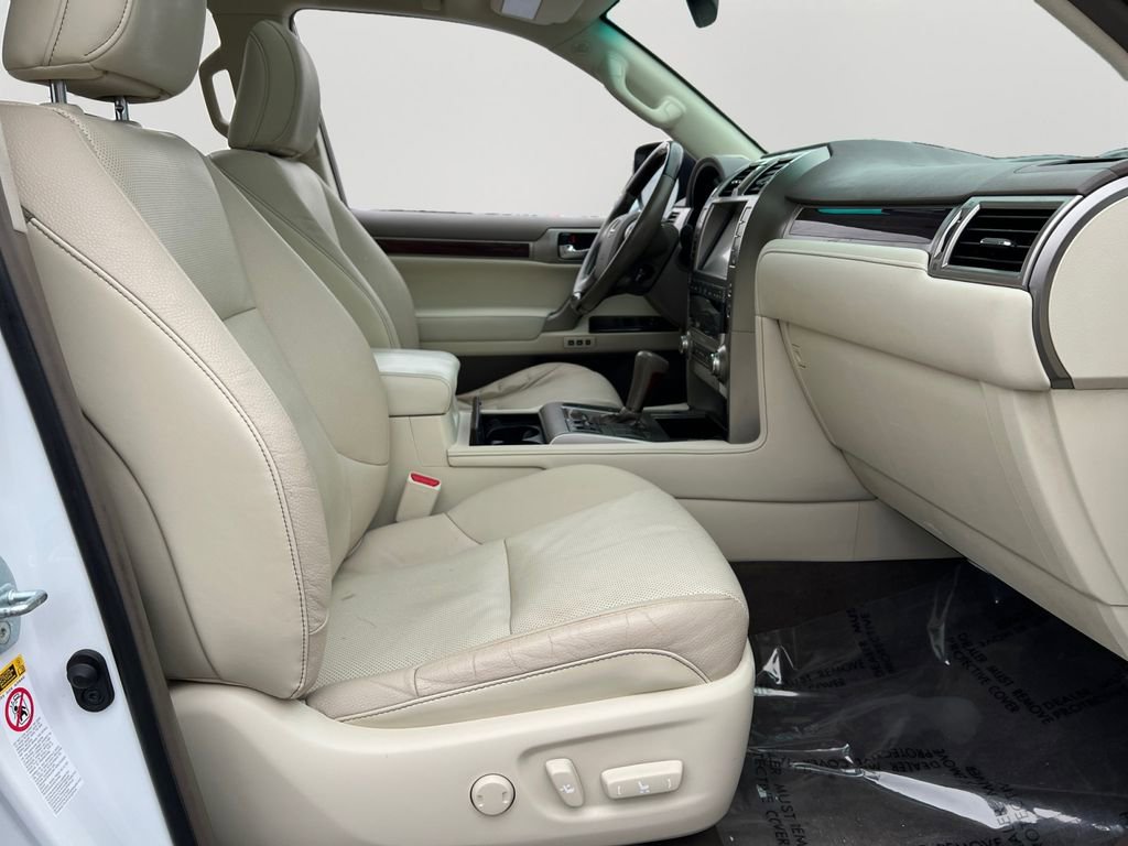 Used 2019 Lexus GX 460 Premium w/ Premium Package image 9