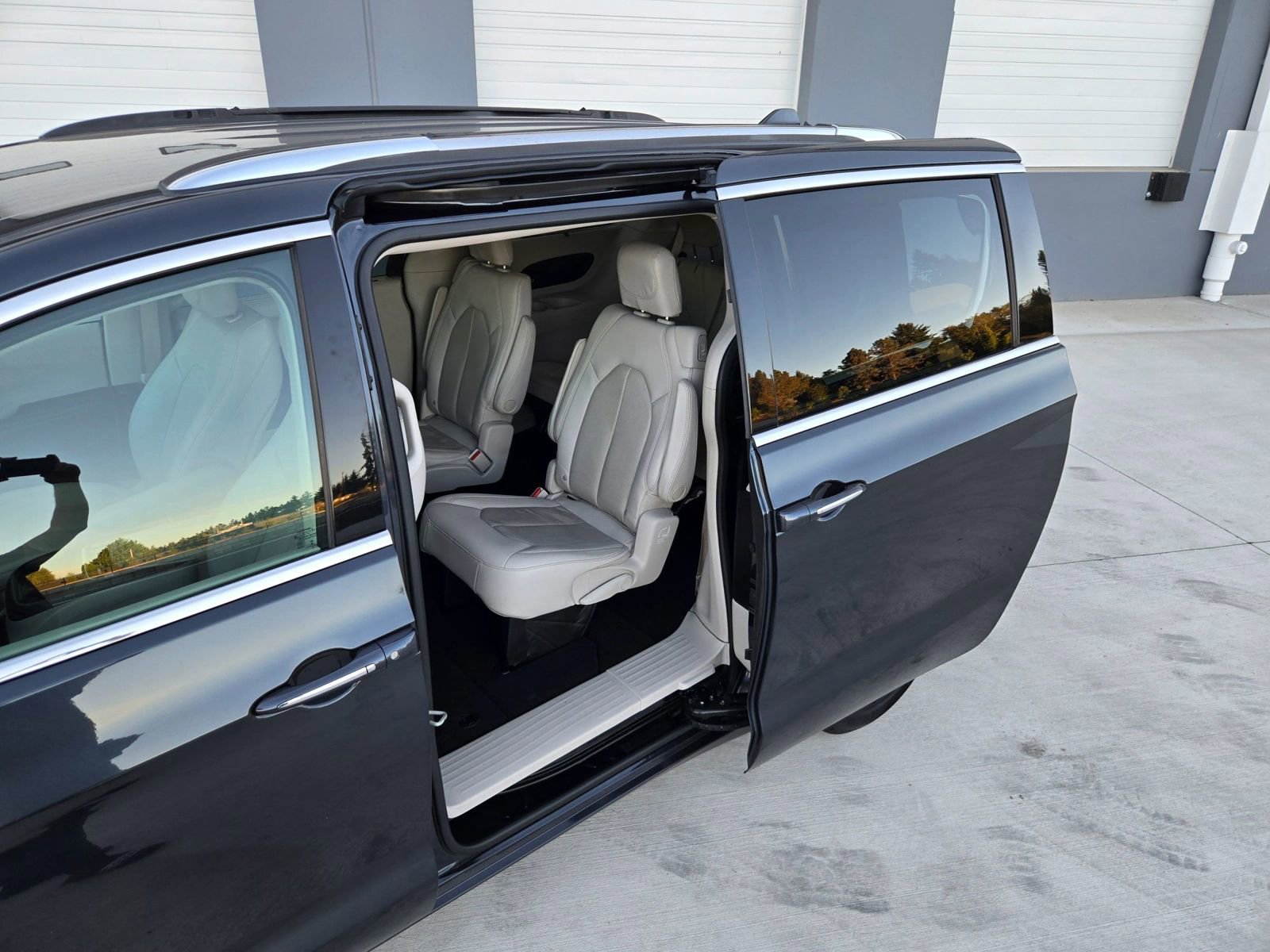 Used 2021 Chrysler Pacifica Touring-L w/ Premium & Safety Sphere Group image 15