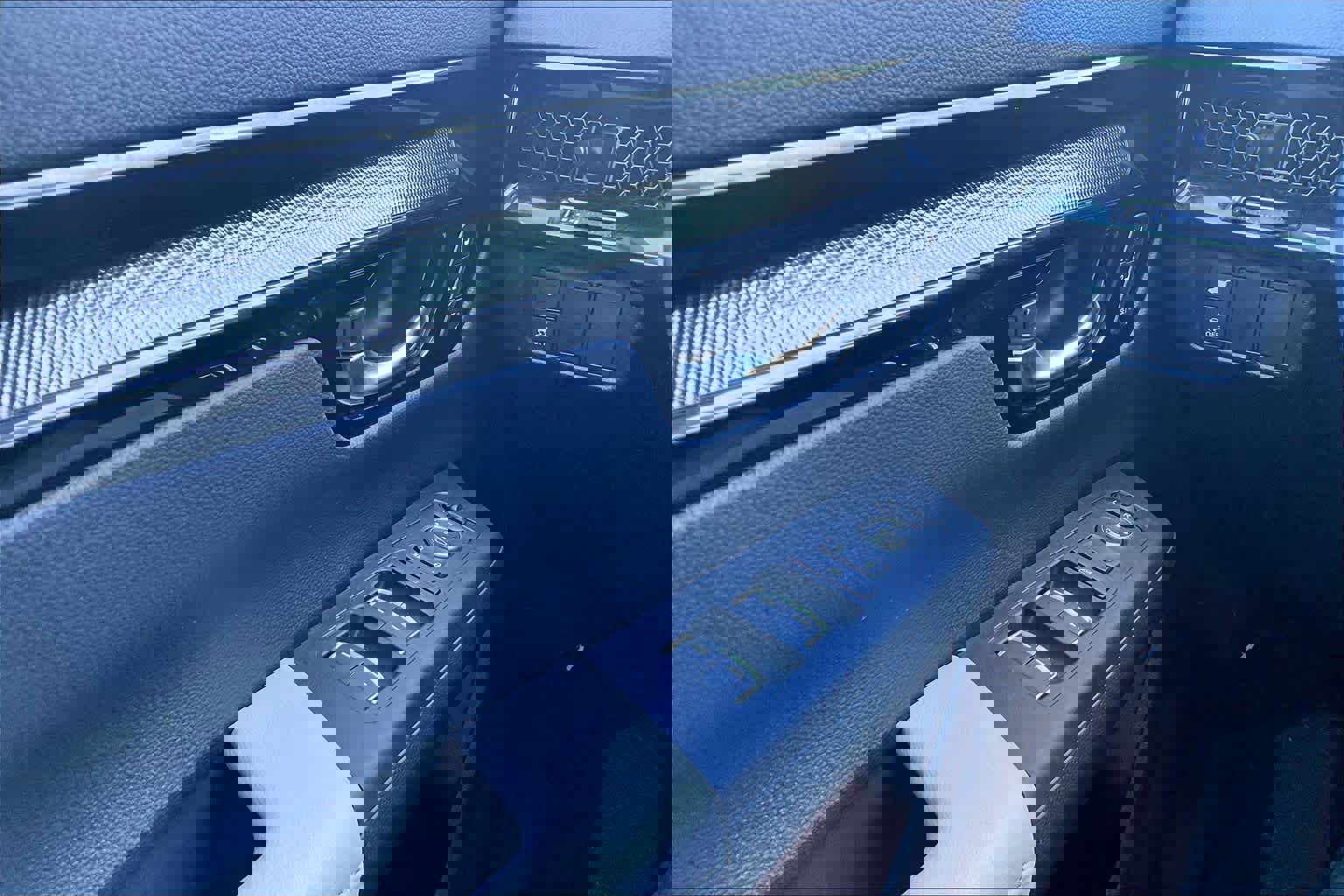 Used 2025 Honda CR-V EX-L image 28