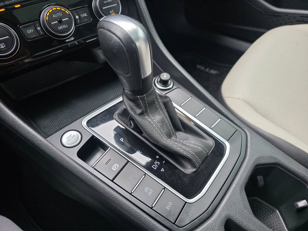 Used 2020 Volkswagen Jetta R-Line image 49