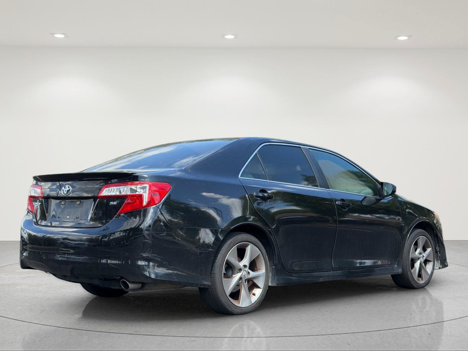 Used 2014 Toyota Camry SE FWD image 4