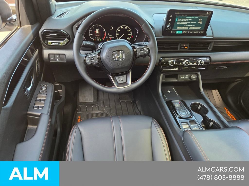 Used 2025 Honda Pilot TrailSport image 7
