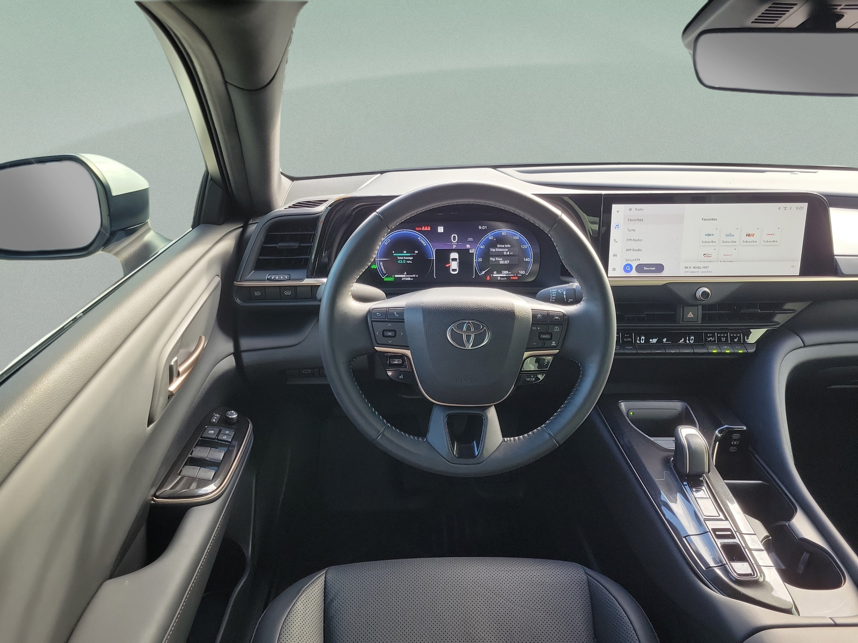 Certified 2025 Toyota Crown AWD/4WD image 18