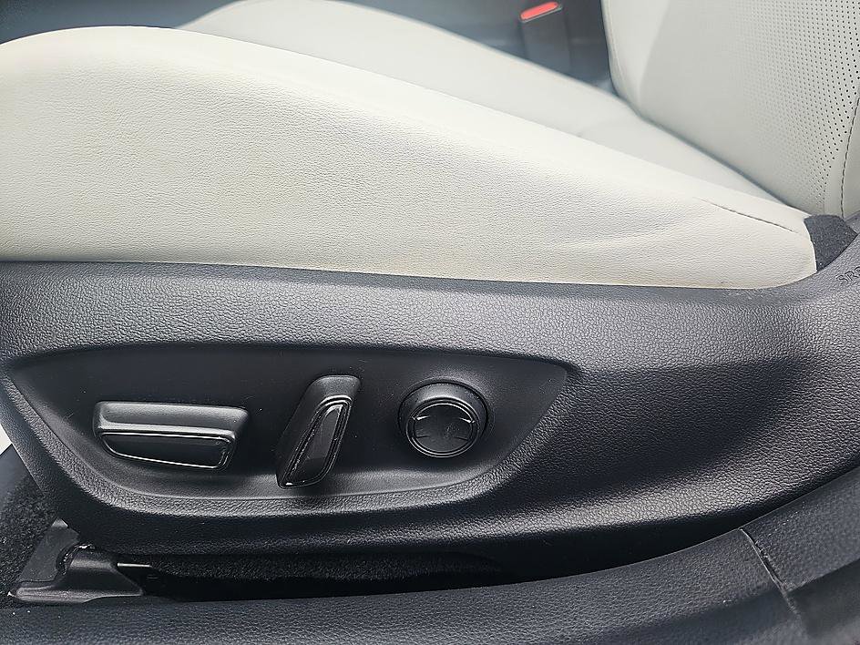 Used 2024 Toyota Prius XLE image 14