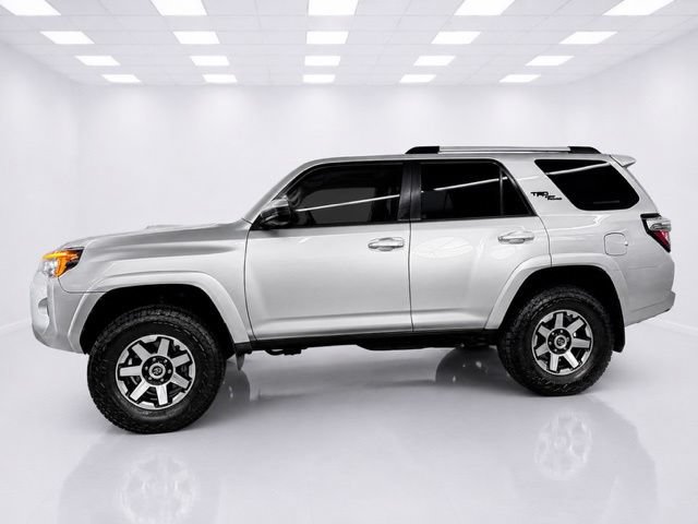 Used 2018 Toyota 4Runner TRD Off-Road Premium AWD/4WD image 4