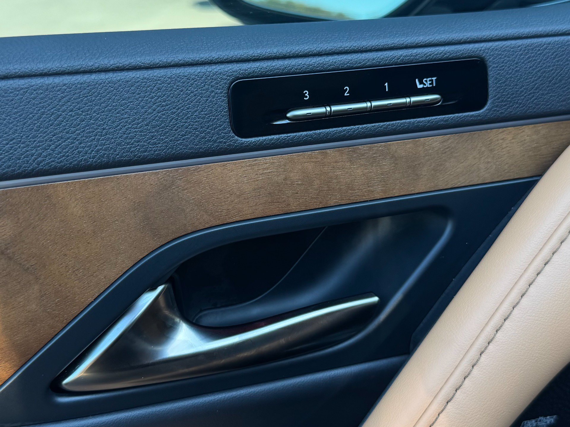 Used 2024 Lexus LX 600 4WD w/ Luxury Package image 89