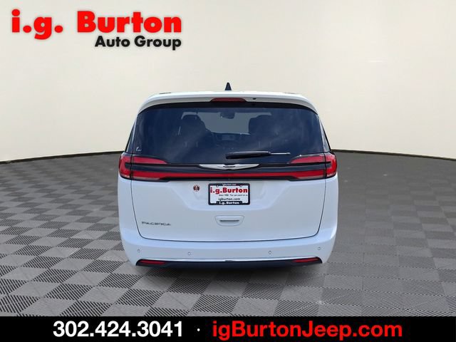 Certified 2024 Chrysler Pacifica Touring-L FWD image 5