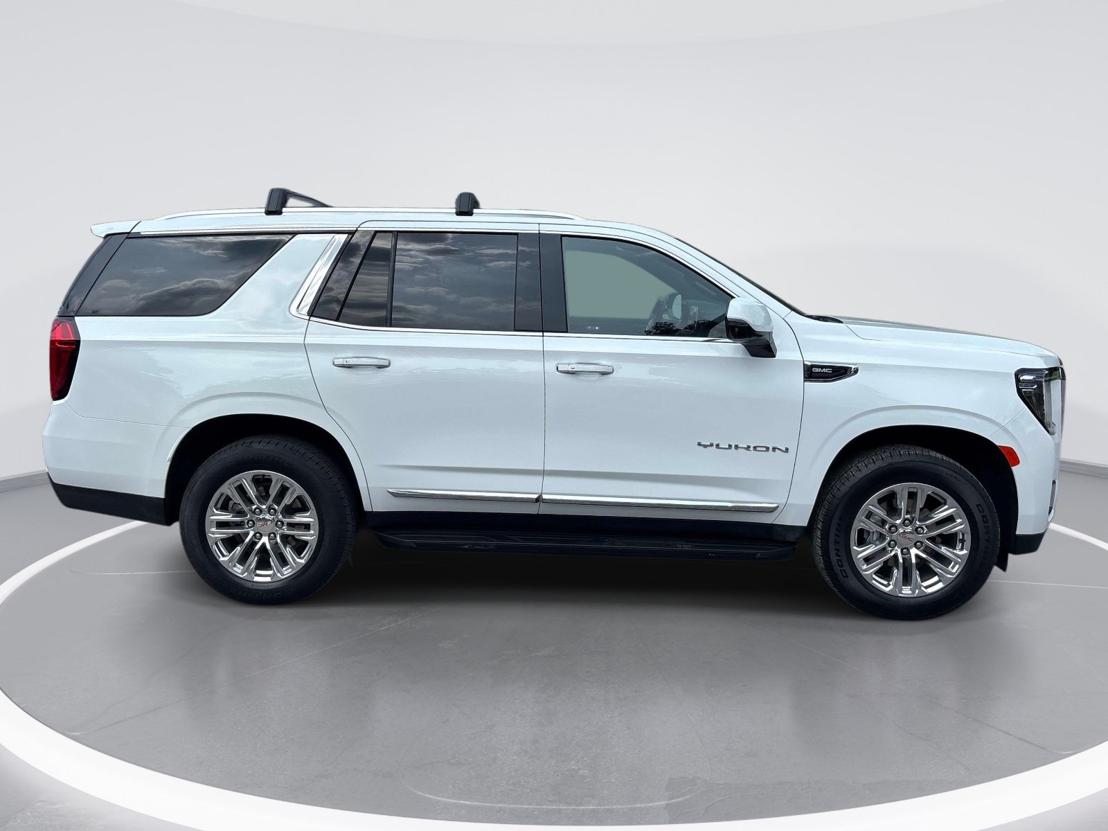 Used 2023 GMC Yukon SLT w/ SLT Premium Package AWD/4WD image 9