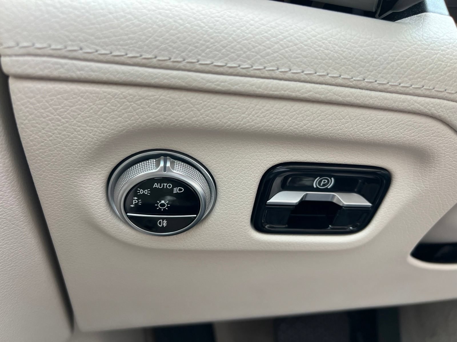 Used 2022 Mercedes-Benz EQS 580 4MATIC Sedan image 39