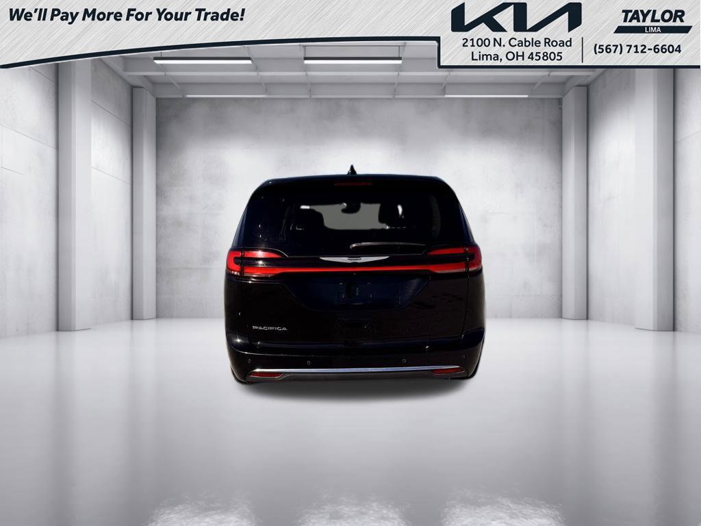 Used 2024 Chrysler Pacifica Touring-L FWD image 17