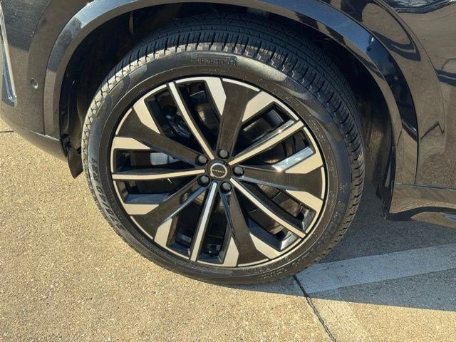 Used 2025 Volvo XC90 B6 Plus image 24