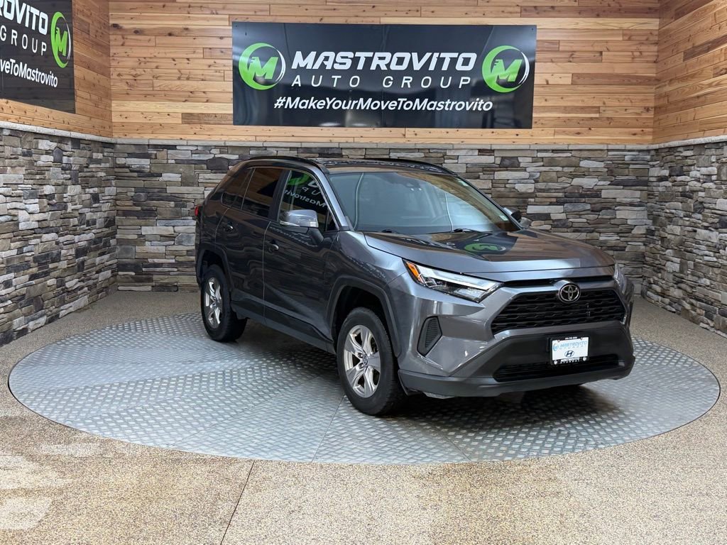 Used 2022 Toyota RAV4 XLE w/ Convenience Package image 2