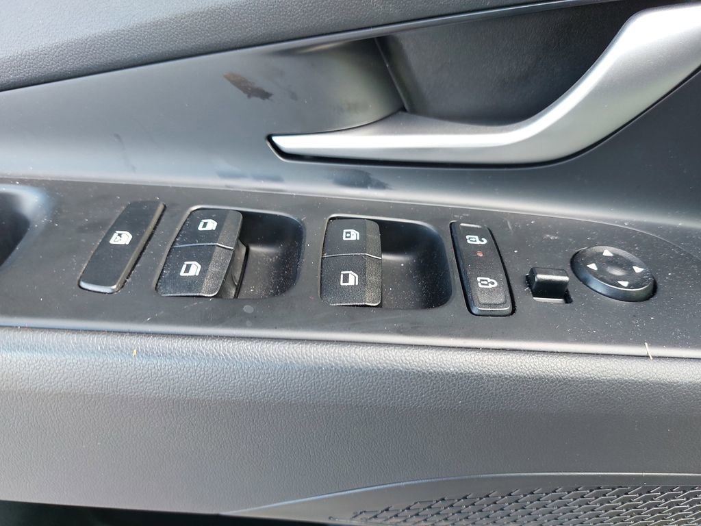 Certified 2025 Hyundai Elantra SEL w/ Cargo Package image 27