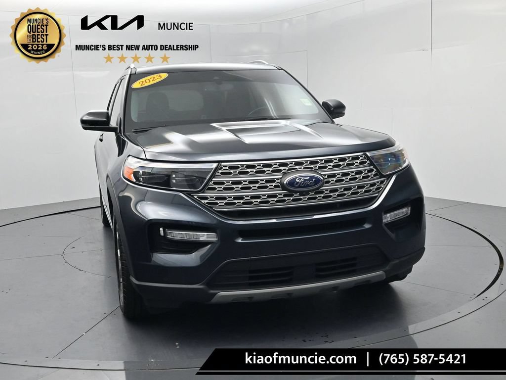 Used 2023 Ford Explorer Limited w/ Equipment Group 301A RWD image 2