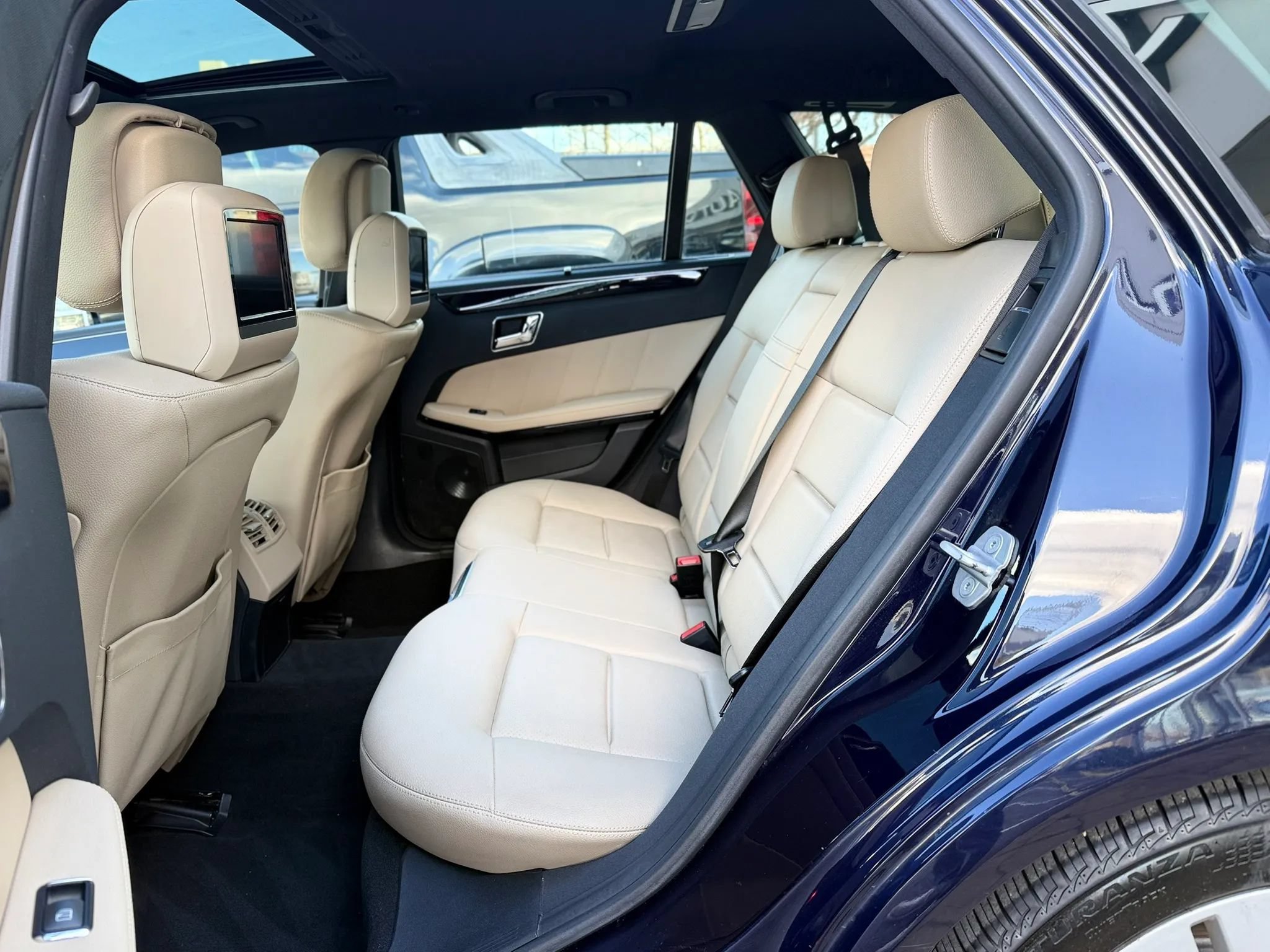 Used 2011 Mercedes-Benz E 350 4MATIC Wagon image 29