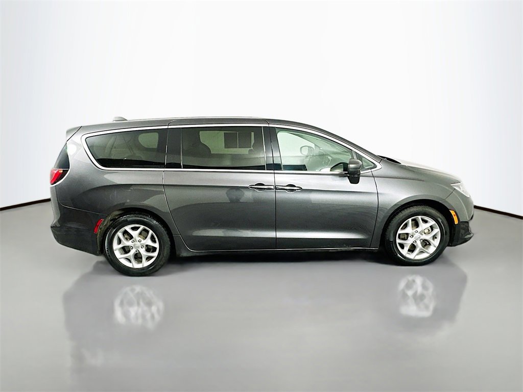 Used 2018 Chrysler Pacifica Touring Plus w/ Tire & Wheel Group image 8