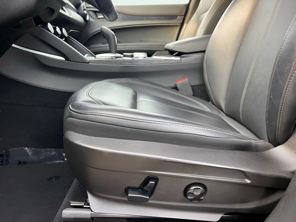 Used 2023 Alfa Romeo Stelvio Sprint RWD image 38