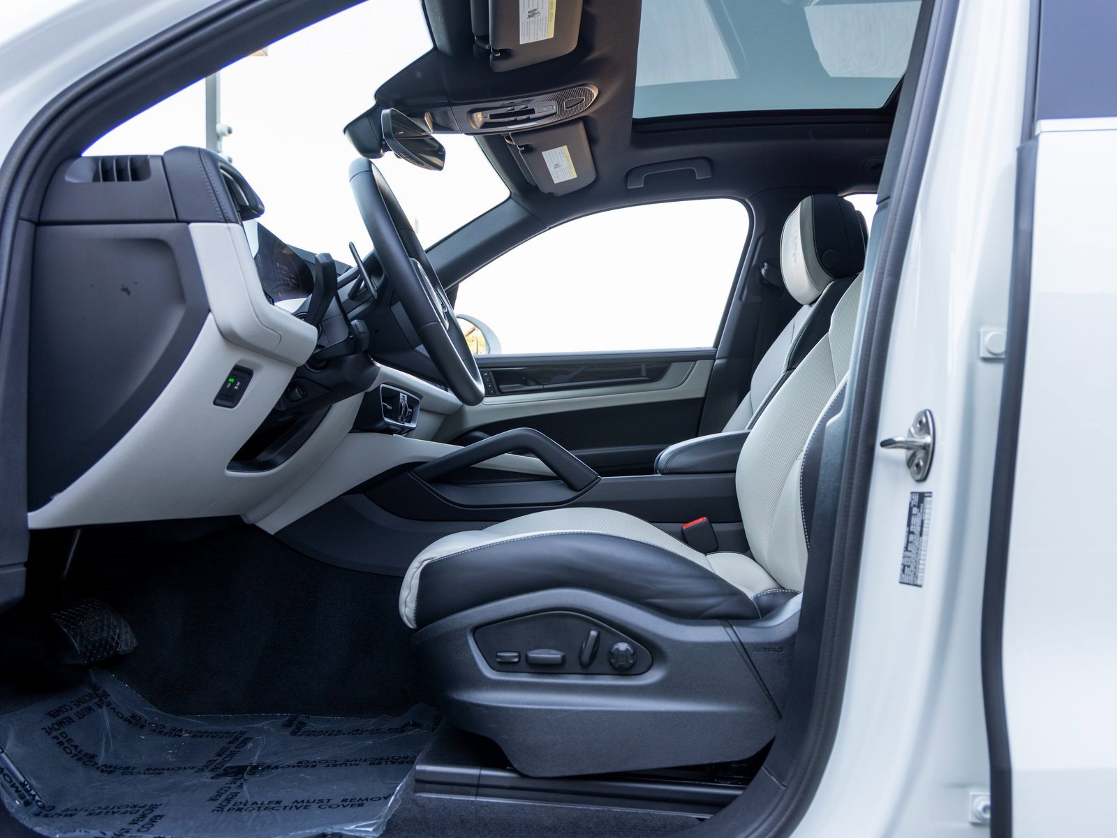 Certified 2025 Porsche Cayenne image 26