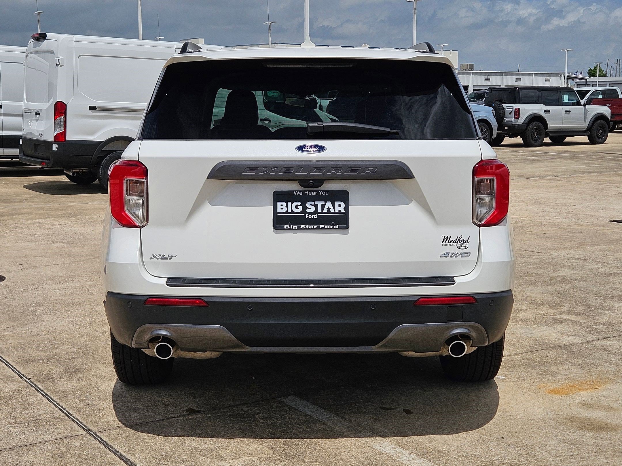 Used 2022 Ford Explorer XLT w/ Equipment Group 202A image 5