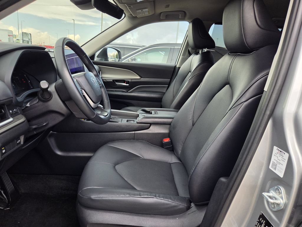 Used 2025 Toyota Grand Highlander AWD image 27