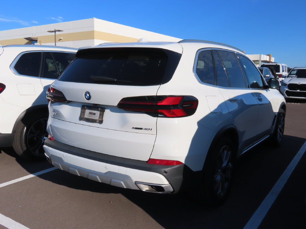 Used 2024 BMW X5 xDrive40i w/ Parking Assistance Package AWD/4WD image 3