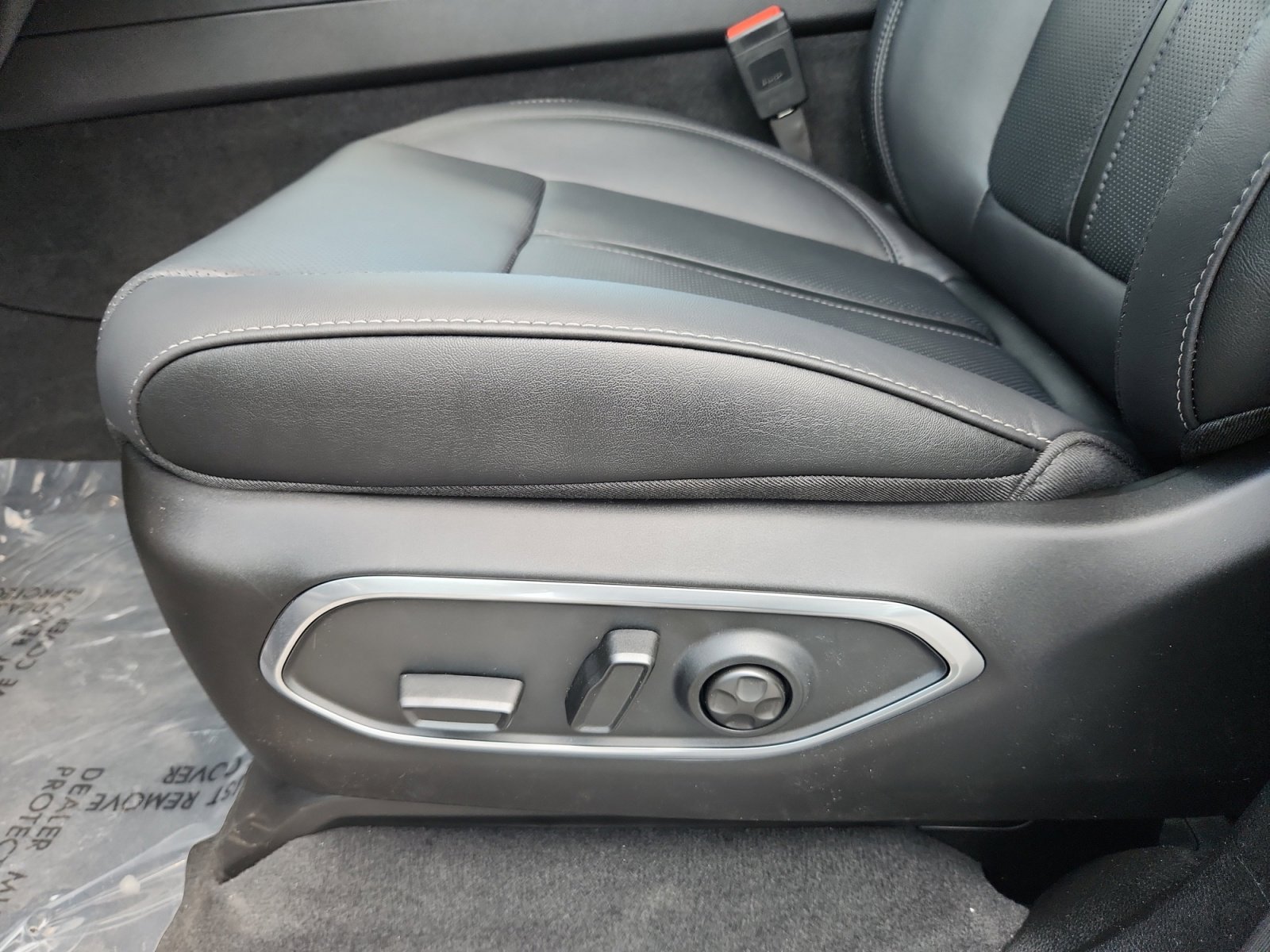 New 2025 Jeep Wagoneer Series II w/ HD Trailer Tow Package image 14