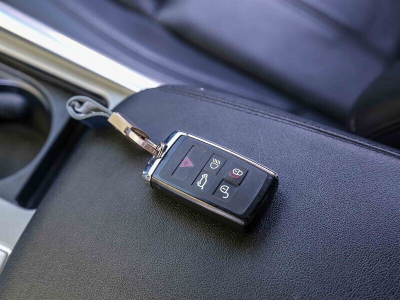 Used 2019 Land Rover Range Rover Sport SE AWD/4WD image 31