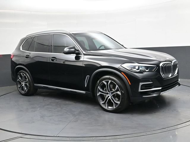 Used 2022 BMW X5 xDrive40i w/ Premium Package AWD/4WD image 2