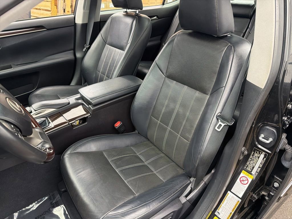 Used 2018 Lexus ES 350 w/ Luxury Package w/Wood Trim image 20