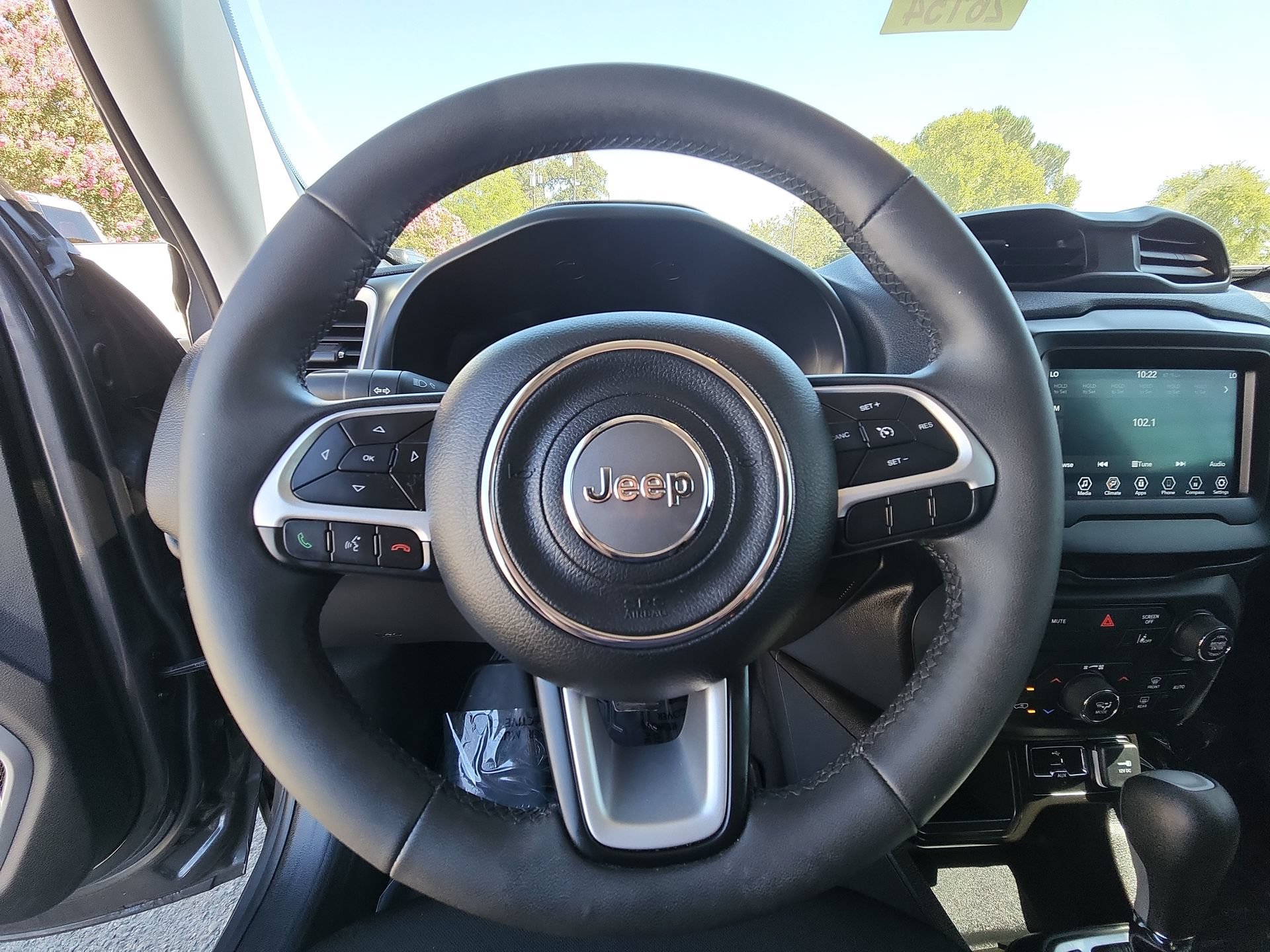 Used 2021 Jeep Renegade Latitude FWD image 11