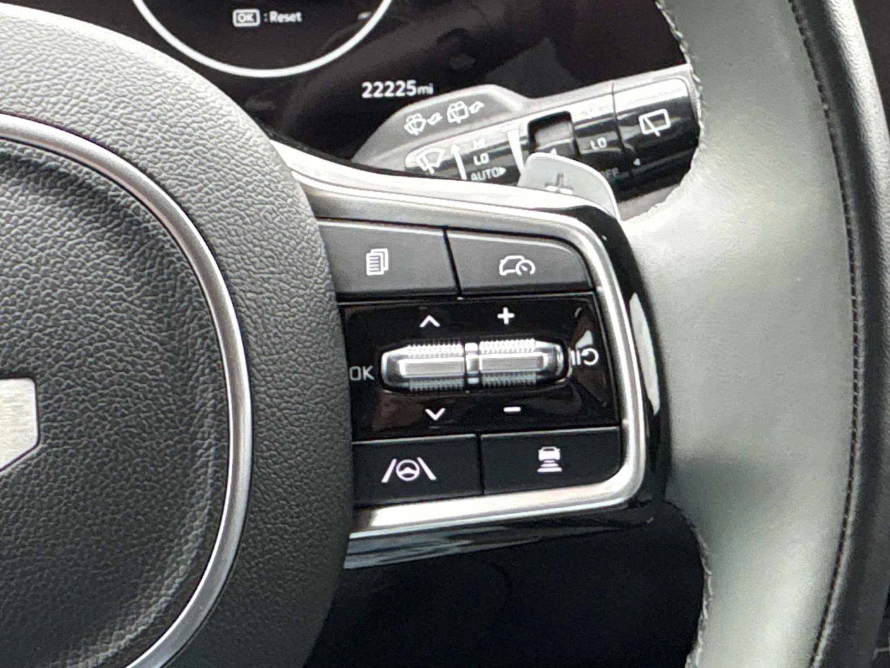 Used 2025 Kia Sorento SX Prestige w/ Sage Leather Package image 23