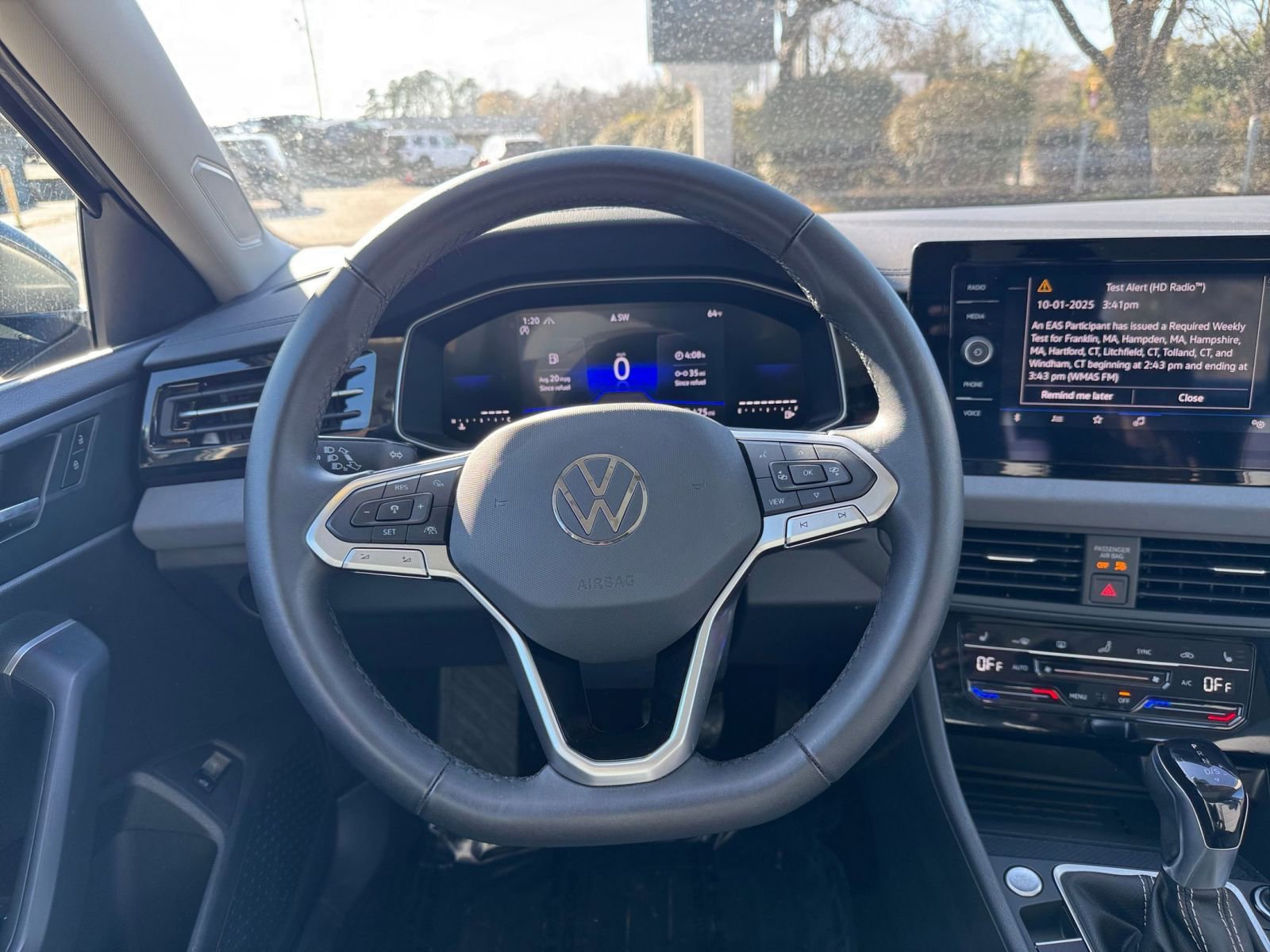 Used 2025 Volkswagen Jetta SE image 29