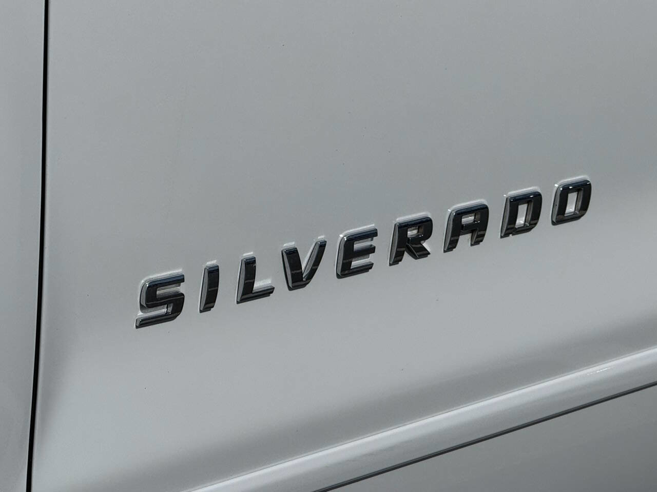 Used 2018 Chevrolet Silverado 1500 LT w/ LT Eassist Package image 25