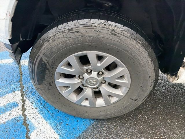 Used 2017 Toyota Tacoma SR5 w/ SR5 Appearance Package (SM) image 15