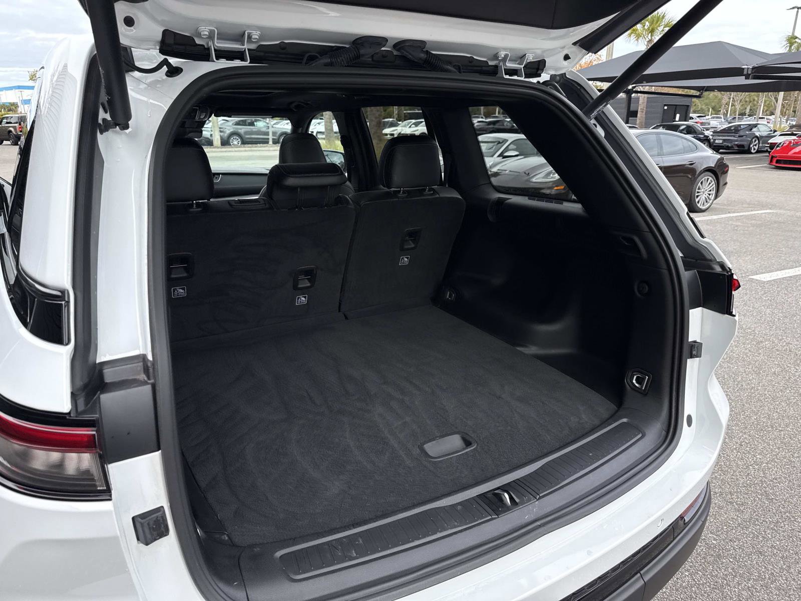 Used 2025 Jeep Grand Cherokee Limited w/ Black Appearance Package image 13