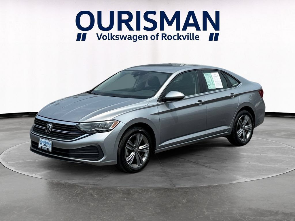 Used 2024 Volkswagen Jetta SE FWD image 2