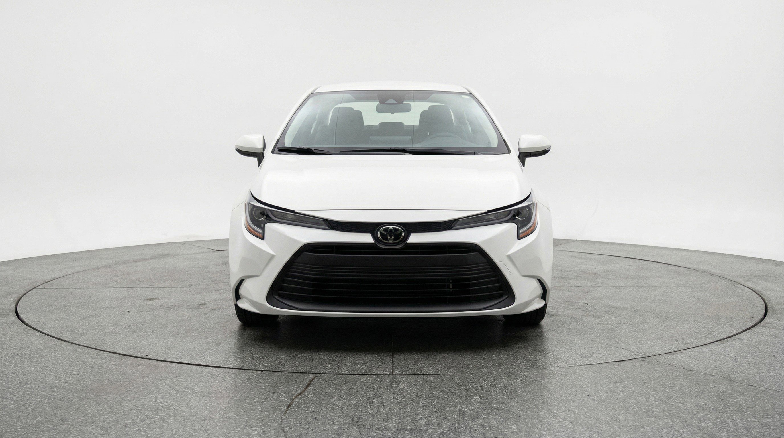 Used 2025 Toyota Corolla LE image 2