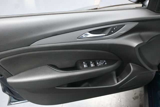 Used 2018 Buick Regal Preferred FWD image 9