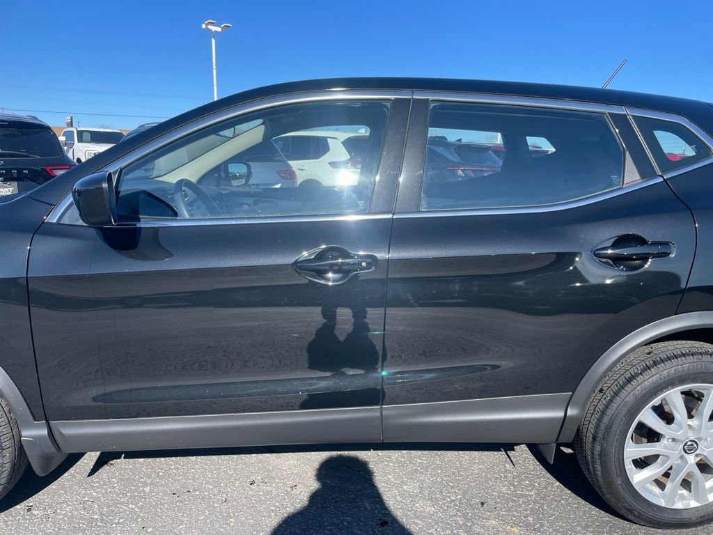 Used 2022 Nissan Rogue Sport S image 34