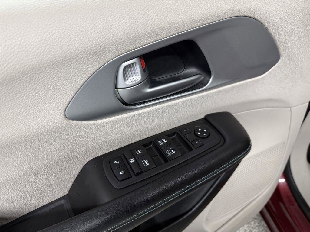 Used 2018 Chrysler Pacifica Touring Plus image 23