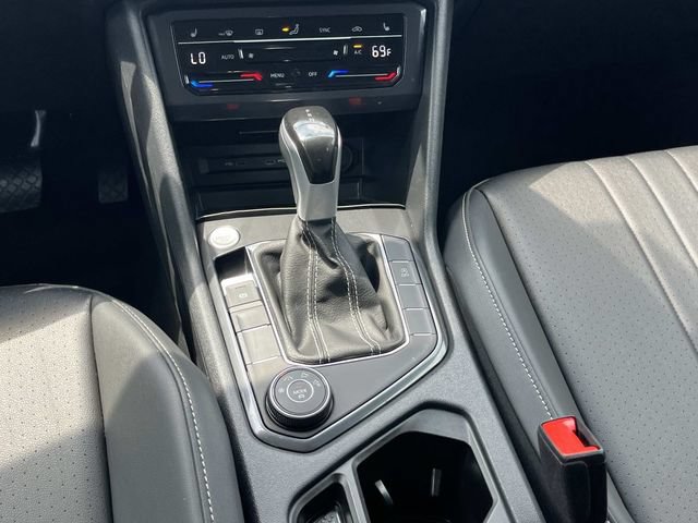 Used 2024 Volkswagen Tiguan SE AWD/4WD image 21