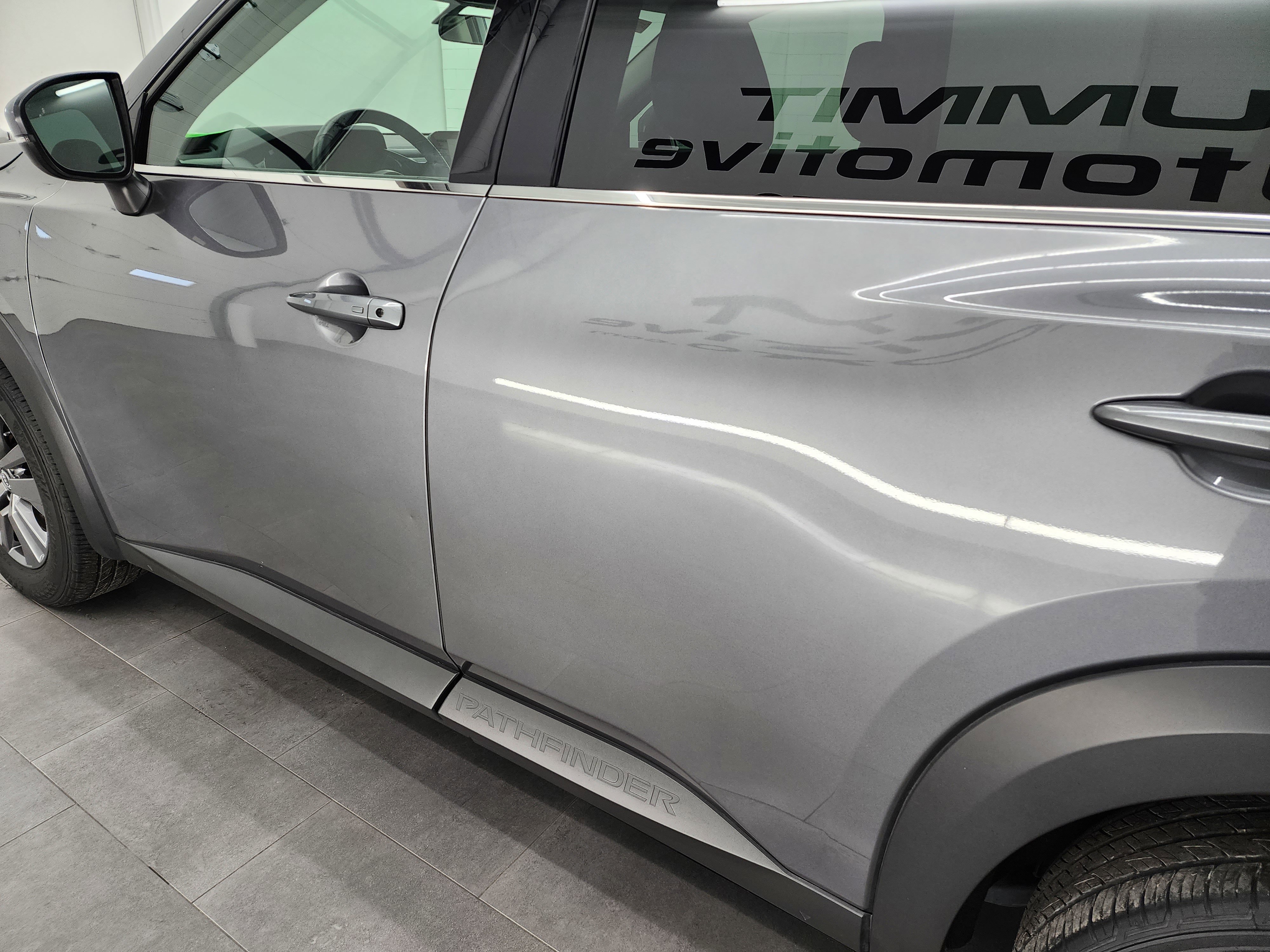 Used 2025 Nissan Pathfinder SV image 33