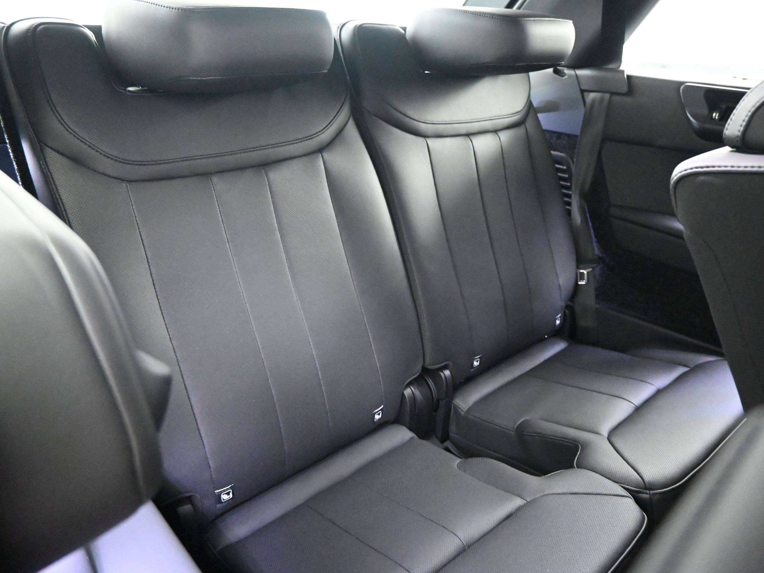 New 2025 Land Rover Range Rover Long Wheelbase SE image 8