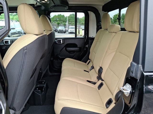 Certified 2023 Jeep Gladiator Sport AWD/4WD image 13