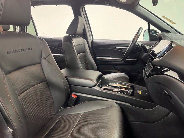 Used 2025 Honda Passport Black Edition image 10