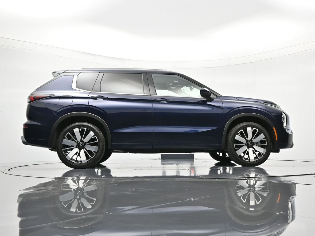 Used 2025 Mitsubishi Outlander SEL image 42