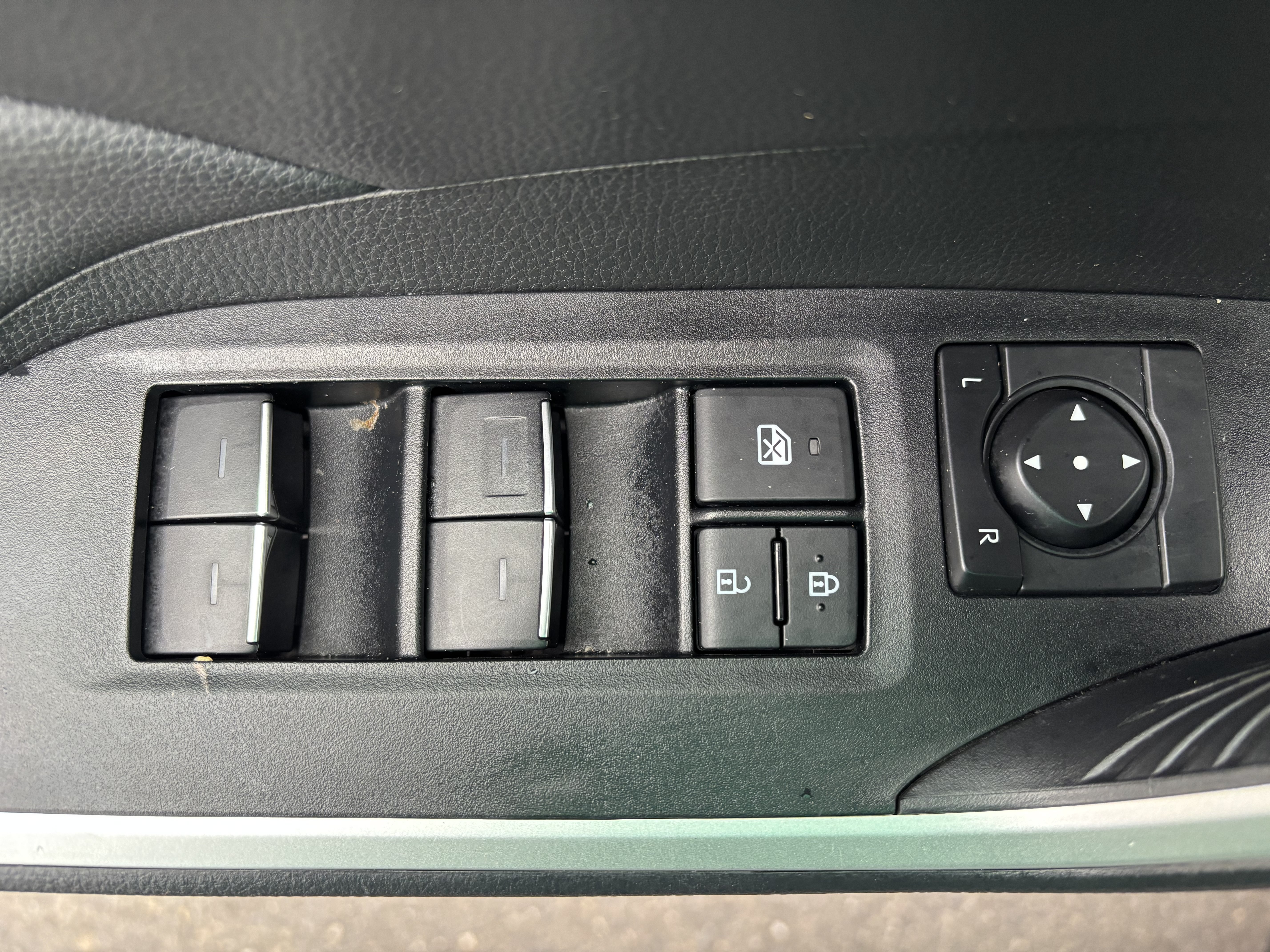 Certified 2025 Toyota RAV4 XLE AWD/4WD image 17